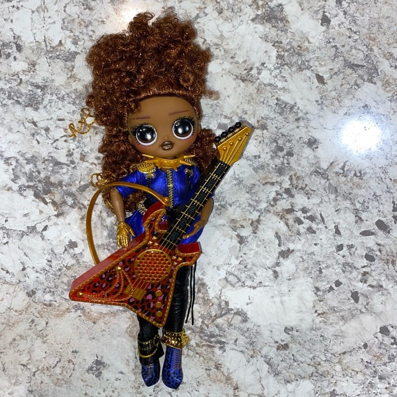 LOL Surprise OMG Remix Super Surprise Doll Ferocious/ Rock Band - Picture 3 of 9